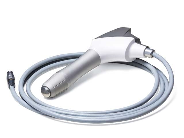 Ergonomic, lightweight handpiece with HD ceramic projectile and 2.5 meter connection cable